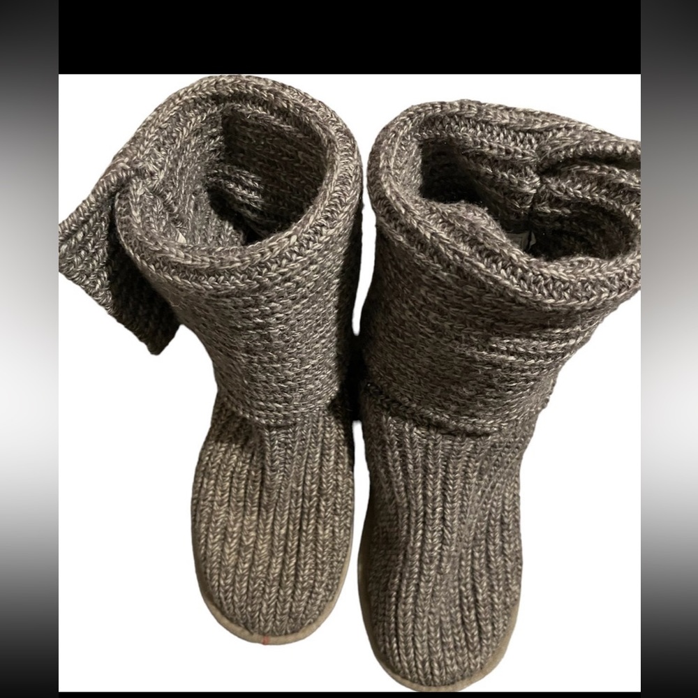 Ugg Australia size 5 gray knit boots